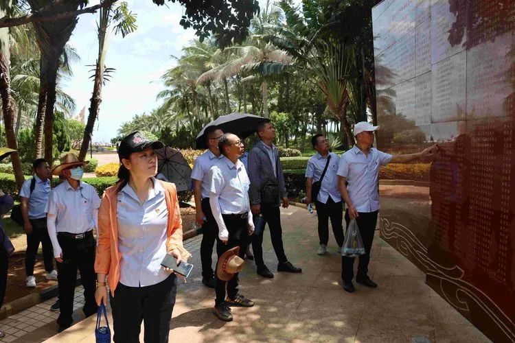 慶祝建黨100周年?？邳S岡金盤高級(jí)中學(xué)黨支部開展“重溫紅色革命征程，追憶歷史崢嶸歲月”黨史學(xué)習(xí)活動(dòng)