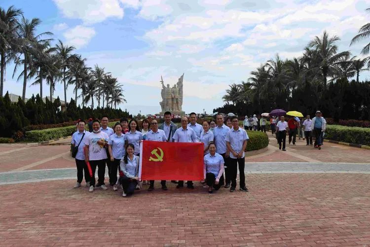 慶祝建黨100周年?？邳S岡金盤高級(jí)中學(xué)黨支部開展“重溫紅色革命征程，追憶歷史崢嶸歲月”黨史學(xué)習(xí)活動(dòng)