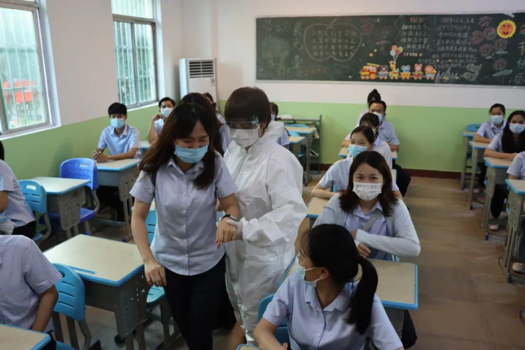 以練促防——?？邳S岡金盤高級中學開學及疫情防控應(yīng)急演練