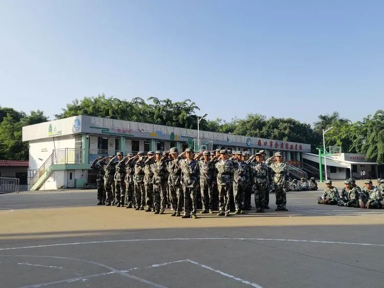 迷彩軍訓(xùn) 青春無悔