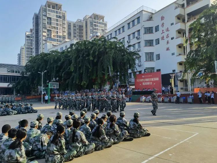 迷彩軍訓(xùn) 青春無悔