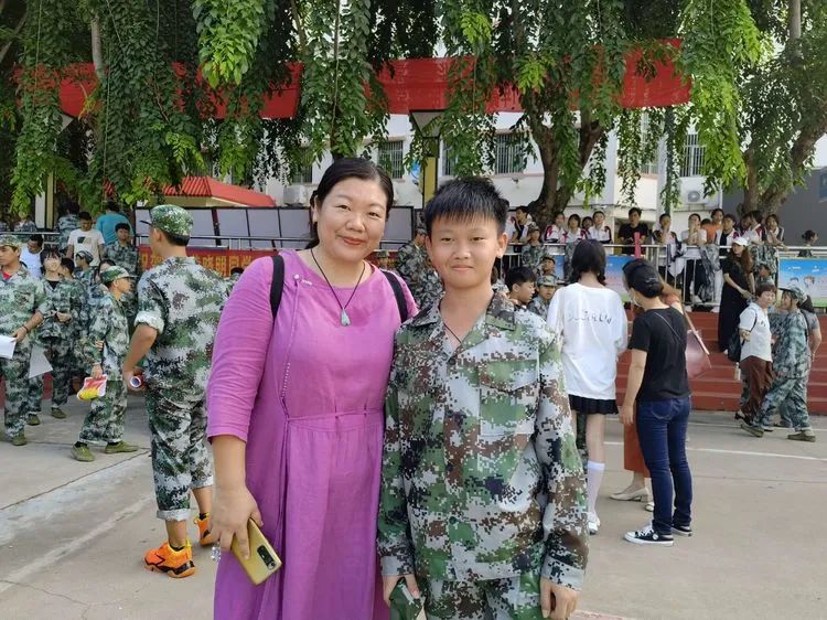 迷彩軍訓(xùn) 青春無悔