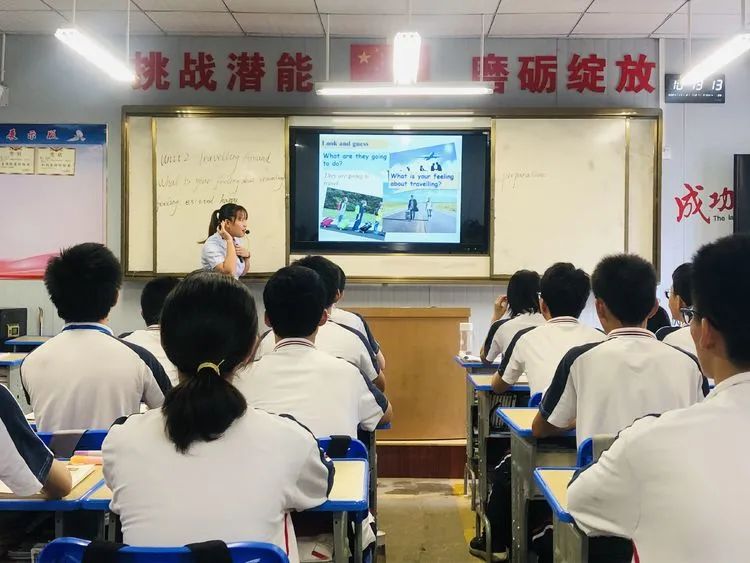 【校園動態(tài)】以教促學 引領(lǐng)方向——記海口市教培院羅家富老師蒞臨?？邳S岡金盤高級中學指導教學工作