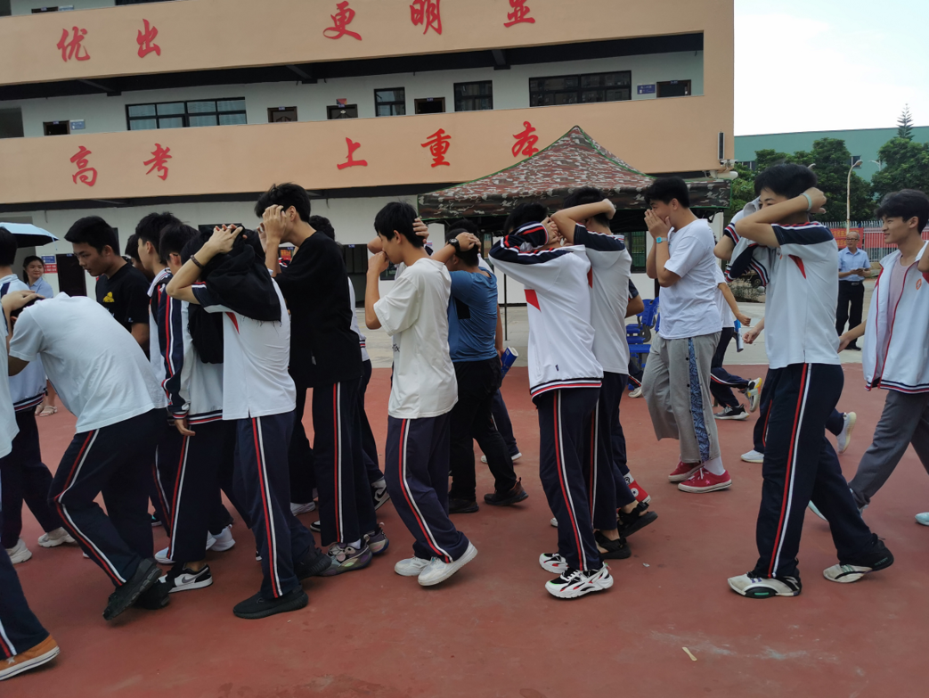 珍愛生命，防患于未然——?？邳S岡金盤高級中學消防疏散演練活動