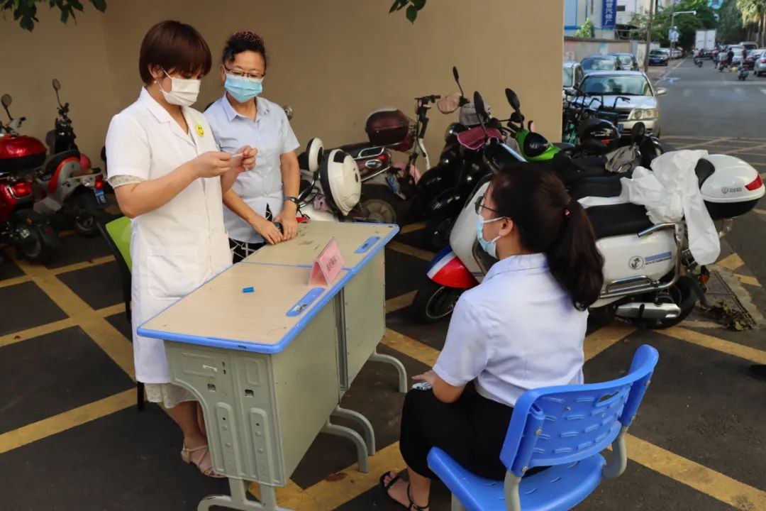 以練促防——?？邳S岡金盤高級中學開學及疫情防控應(yīng)急演練