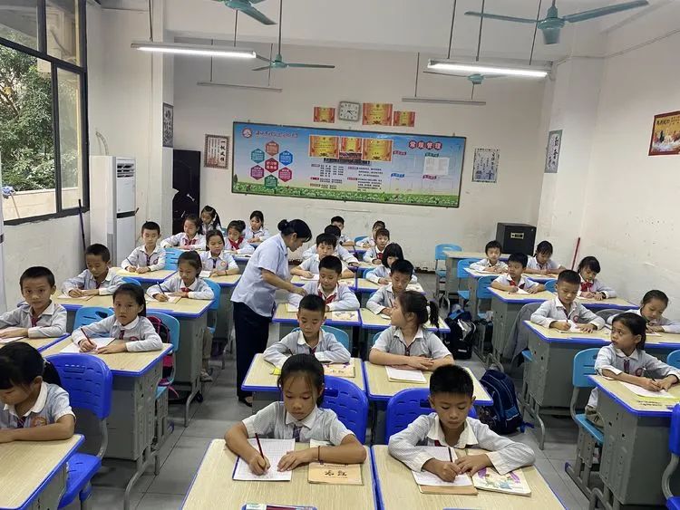 小學(xué)部教師節(jié)感恩||濃情九月，老師們教師節(jié)快樂！