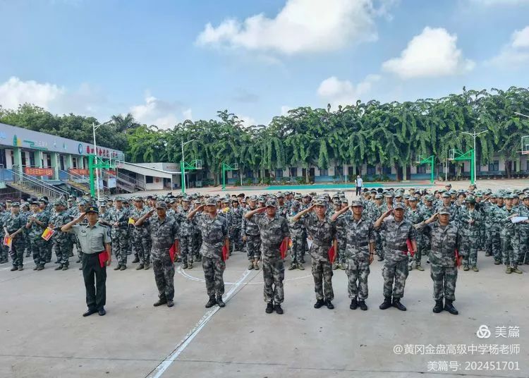 迷彩軍訓(xùn) 青春無悔