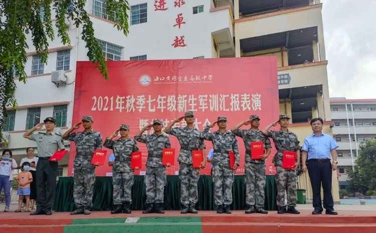 迷彩軍訓(xùn) 青春無悔