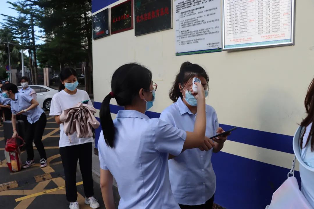 以練促防——?？邳S岡金盤高級中學開學及疫情防控應(yīng)急演練