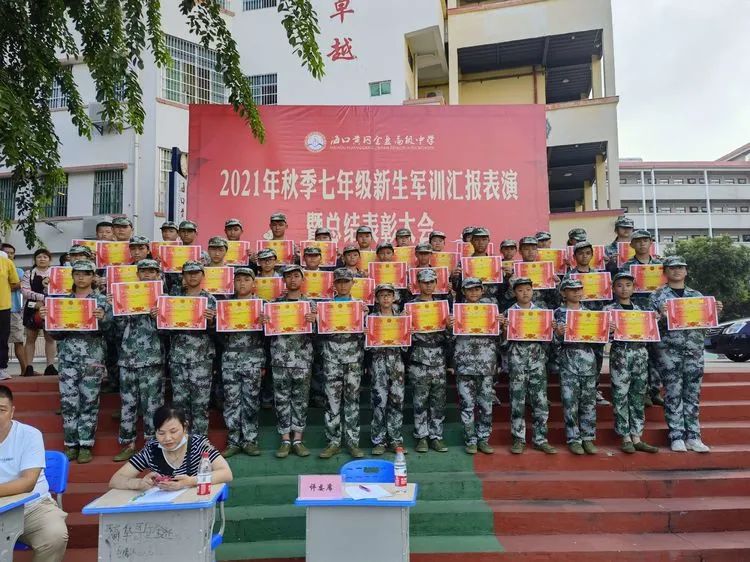 迷彩軍訓(xùn) 青春無悔