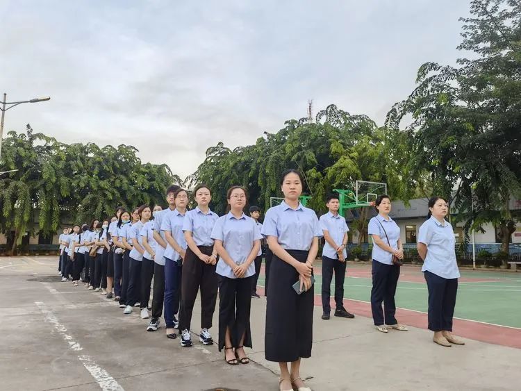 揚帆啟航新征程——?？邳S岡金盤高級中學(xué)初中部秋季學(xué)期第一次升國旗儀式