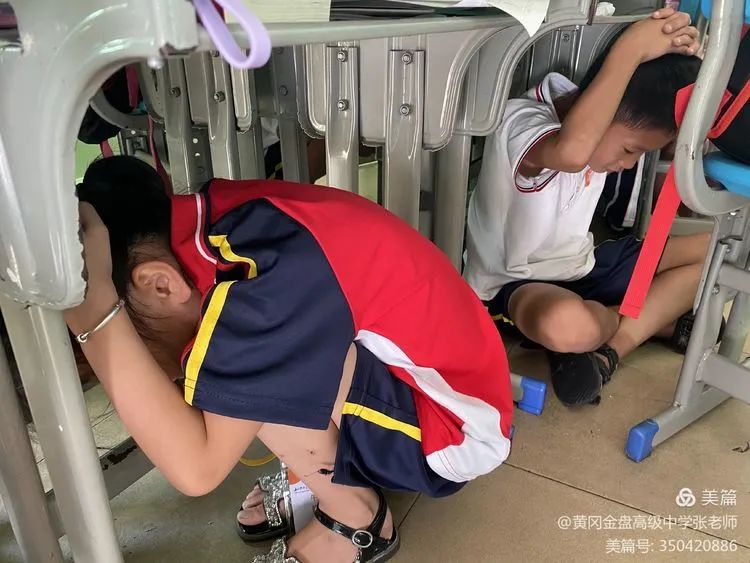 防患于未然 與平安相伴——?？邳S岡金盤(pán)高級(jí)中學(xué)金盤(pán)校區(qū)緊急疏散演練