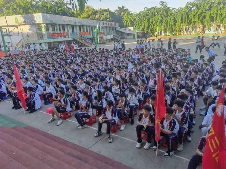 感恩明志 逐夢(mèng)黃岡 | ?？邳S岡金盤高級(jí)中學(xué)初中部開學(xué)典禮暨表彰大會(huì)