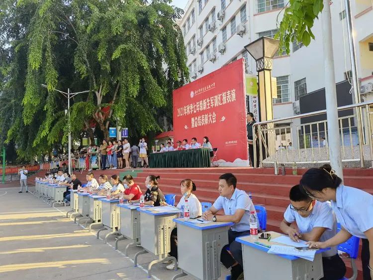 迷彩軍訓(xùn) 青春無悔