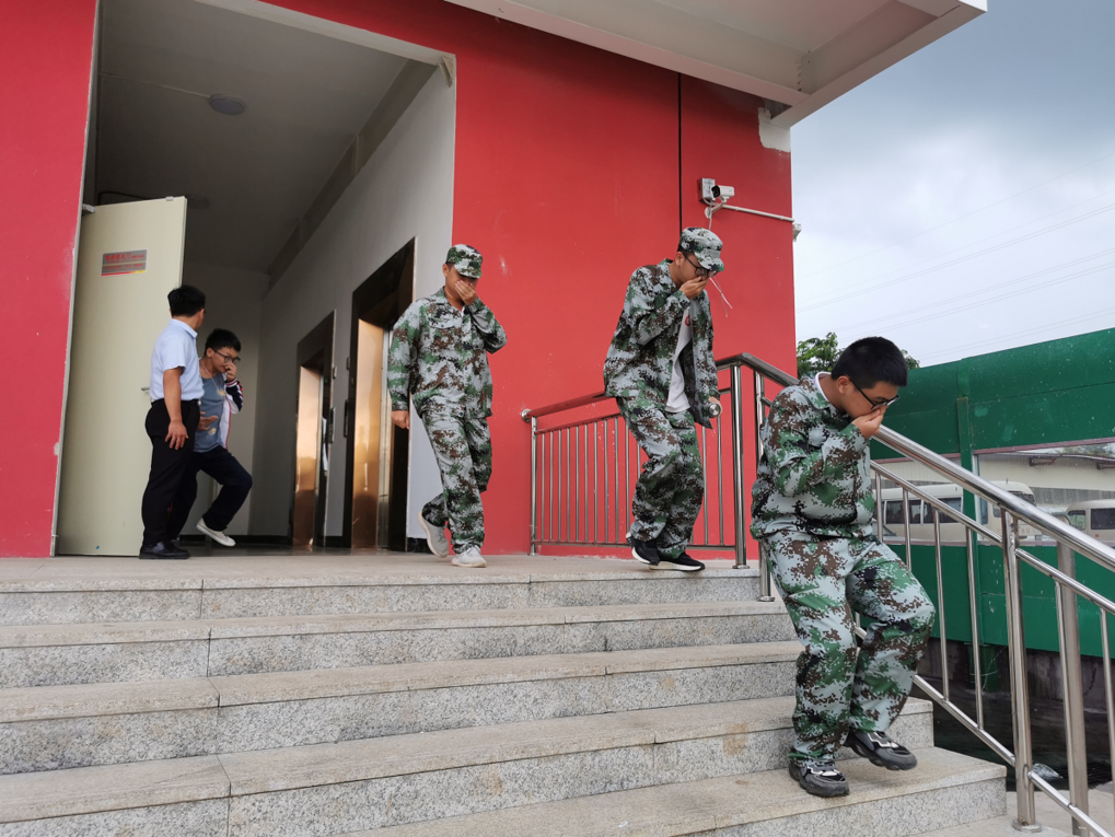 珍愛生命，防患于未然——?？邳S岡金盤高級中學消防疏散演練活動
