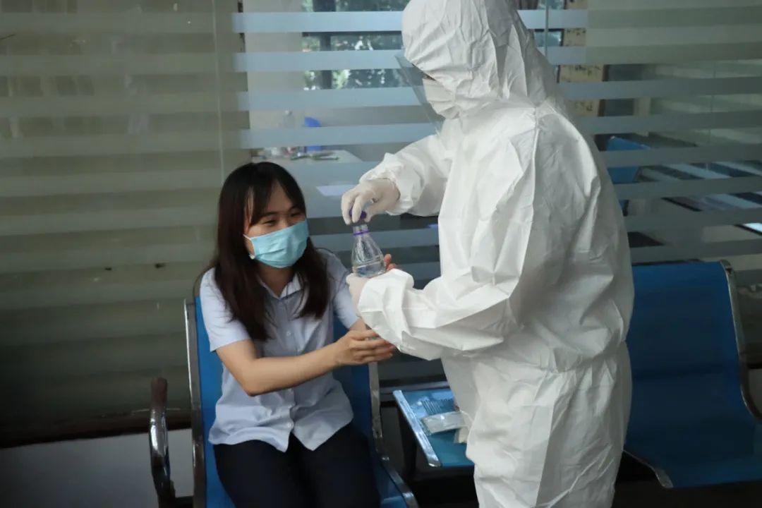 以練促防——?？邳S岡金盤高級中學開學及疫情防控應(yīng)急演練