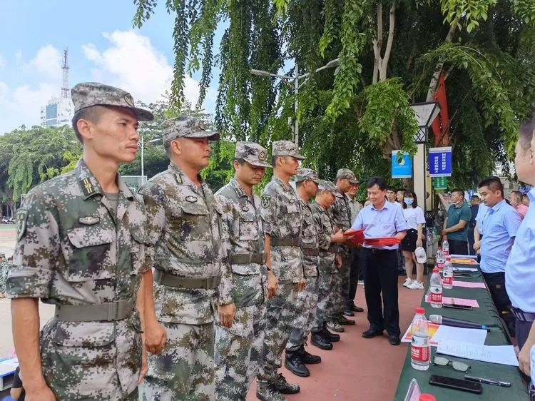 迷彩軍訓(xùn) 青春無悔