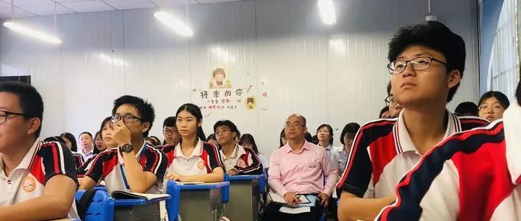 【校園動態(tài)】有效減負(fù)，協(xié)同發(fā)展——?？邳S岡金盤高級中學(xué)迎接責(zé)任督學(xué)督導(dǎo)“雙減”和“五項(xiàng)管理”工作