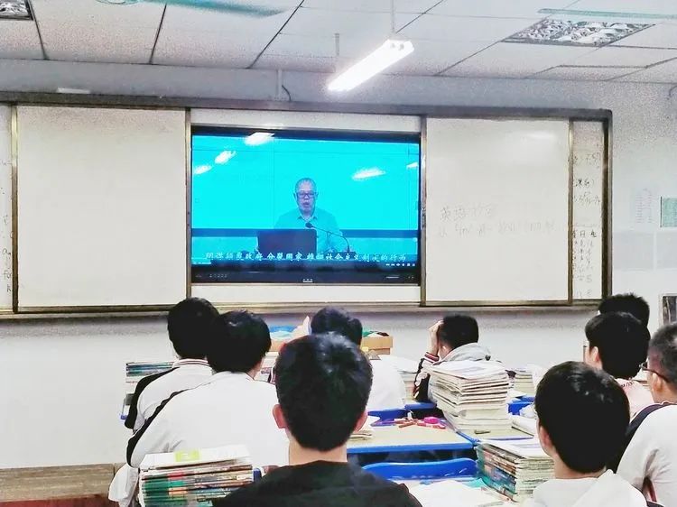 【學生動態(tài)】安全無小事 事關你我他——?？邳S岡金盤高級中學安全教育主題班會