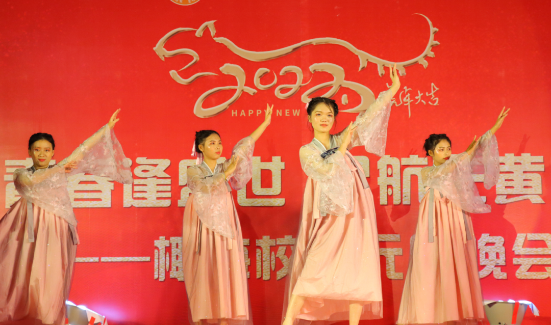 【校園新聞】青春逢盛世 起航在黃岡——?？邳S岡金盤(pán)高級(jí)中學(xué)2022椰海校區(qū)元旦晚會(huì)