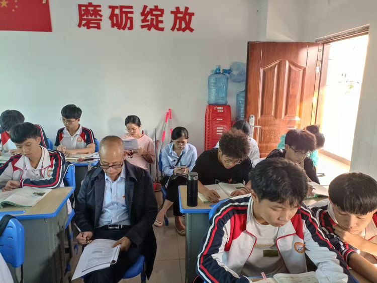 【教師風采】賽課磨礪促花開，三尺講臺展風采——海口黃岡金盤高級中學教師賽課活動