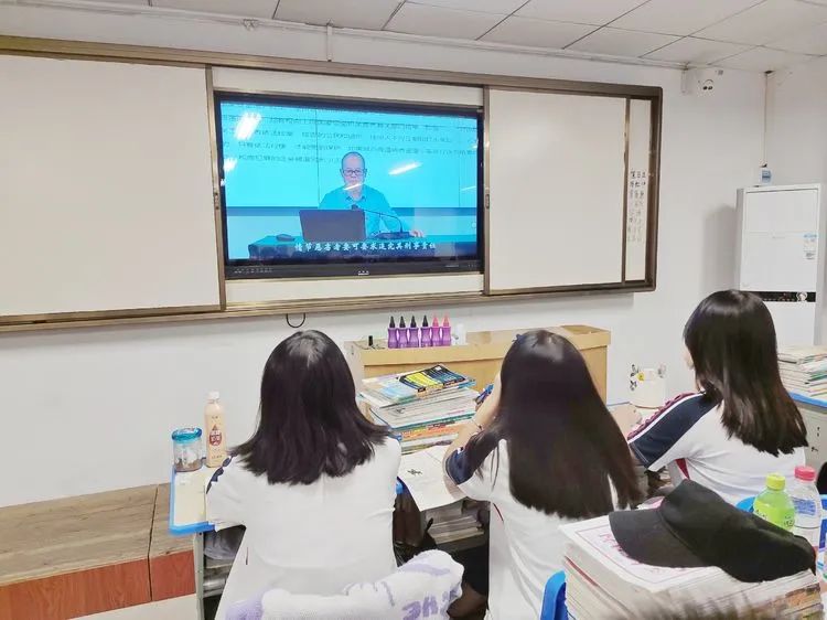 【學生動態(tài)】安全無小事 事關你我他——海口黃岡金盤高級中學安全教育主題班會