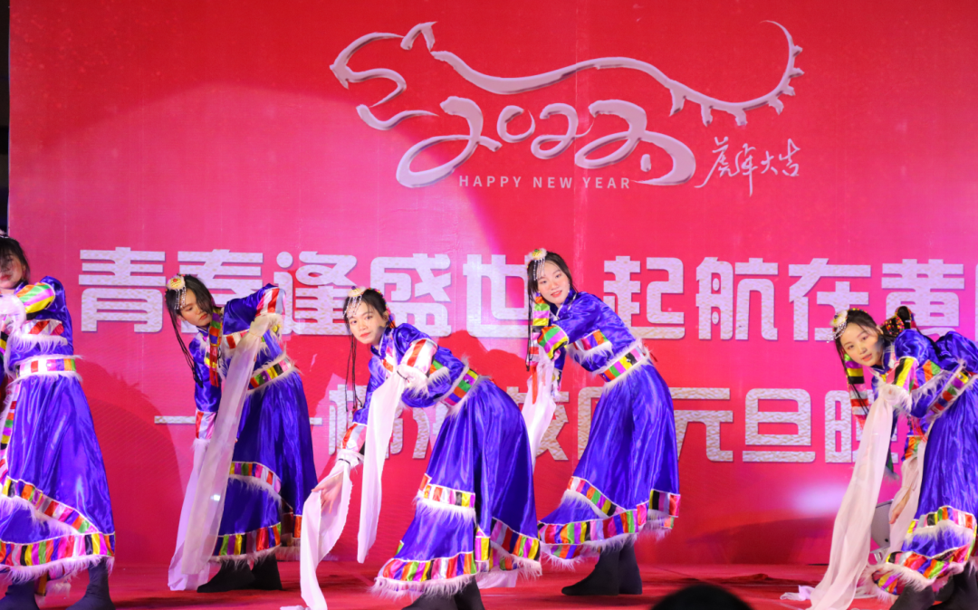 【校園新聞】青春逢盛世 起航在黃岡——?？邳S岡金盤(pán)高級(jí)中學(xué)2022椰海校區(qū)元旦晚會(huì)