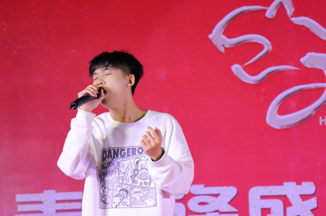 【校園新聞】青春逢盛世 起航在黃岡——?？邳S岡金盤(pán)高級(jí)中學(xué)2022椰海校區(qū)元旦晚會(huì)