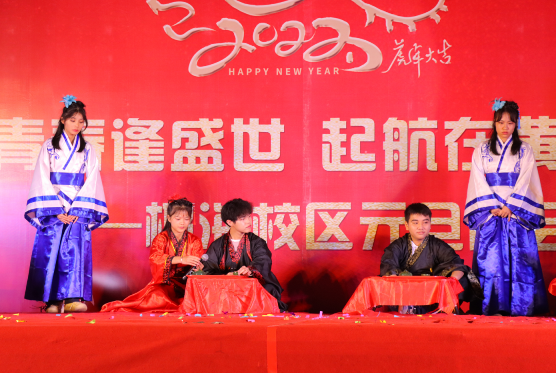 【校園新聞】青春逢盛世 起航在黃岡——?？邳S岡金盤(pán)高級(jí)中學(xué)2022椰海校區(qū)元旦晚會(huì)