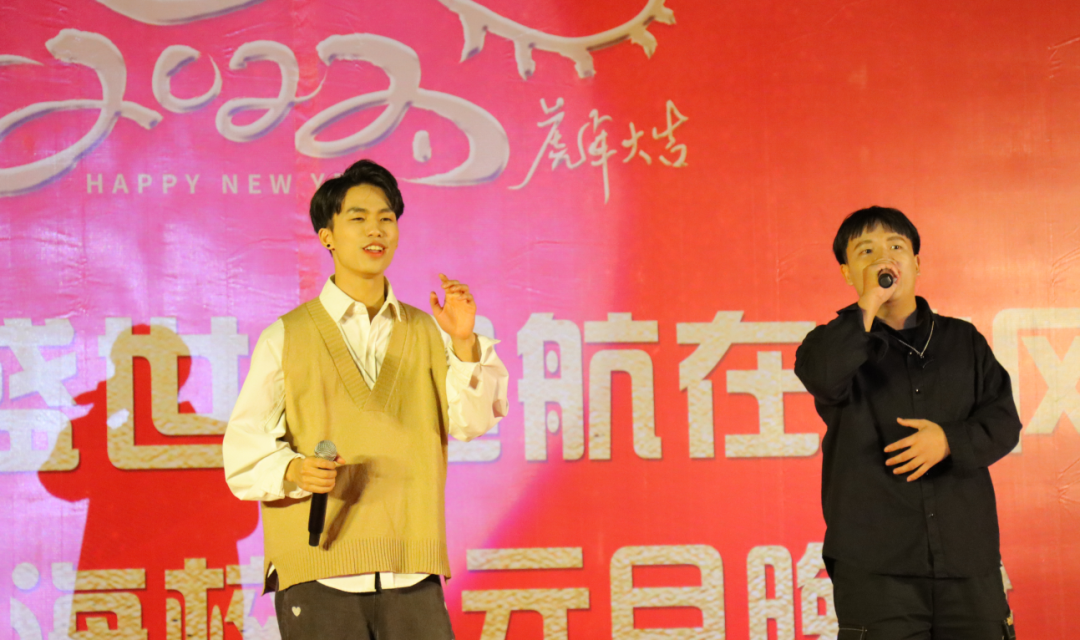 【校園新聞】青春逢盛世 起航在黃岡——?？邳S岡金盤(pán)高級(jí)中學(xué)2022椰海校區(qū)元旦晚會(huì)