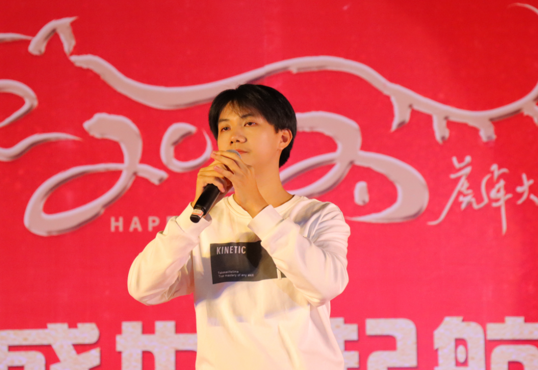 【校園新聞】青春逢盛世 起航在黃岡——?？邳S岡金盤(pán)高級(jí)中學(xué)2022椰海校區(qū)元旦晚會(huì)