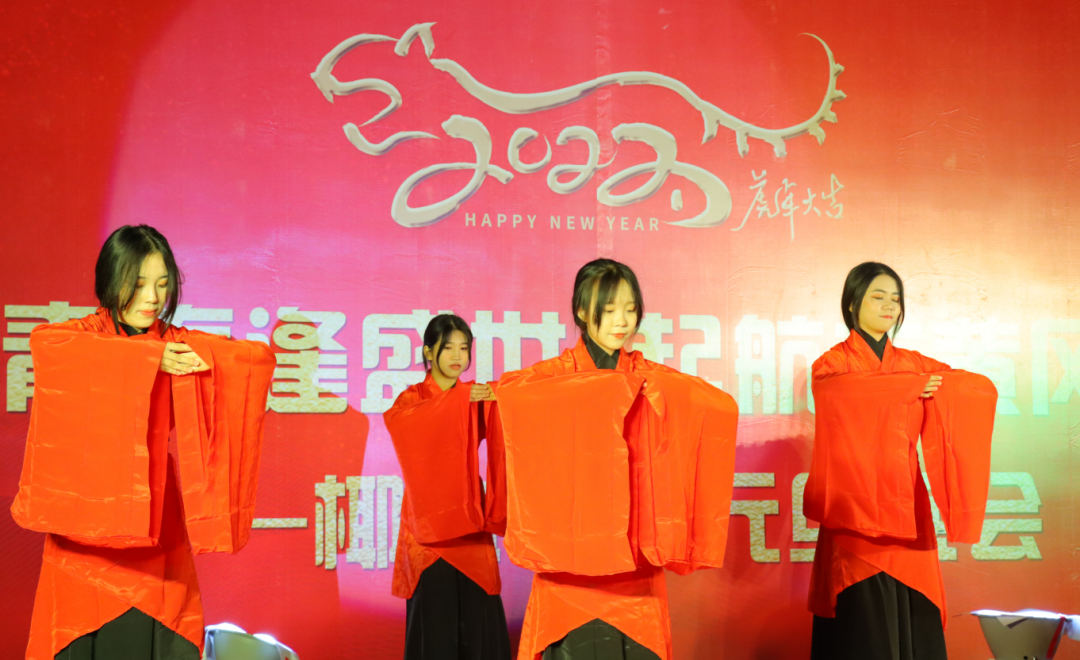 【校園新聞】青春逢盛世 起航在黃岡——?？邳S岡金盤(pán)高級(jí)中學(xué)2022椰海校區(qū)元旦晚會(huì)