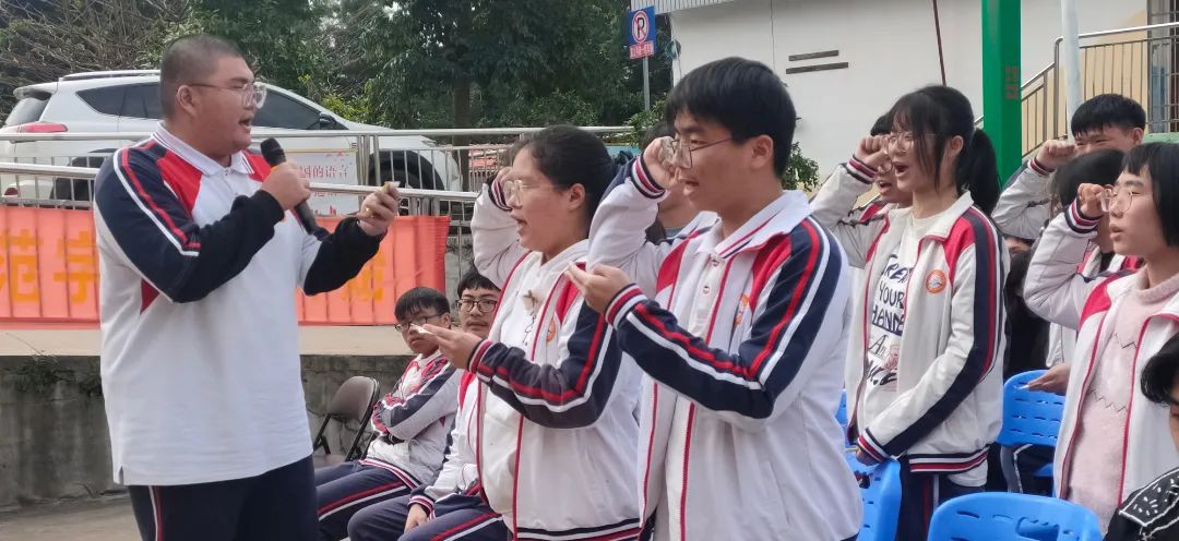 【校園新聞】決戰(zhàn)百日 誓創(chuàng)輝煌：?？邳S岡金盤高級(jí)中學(xué)舉行2022屆高考百日沖刺誓師大會(huì)