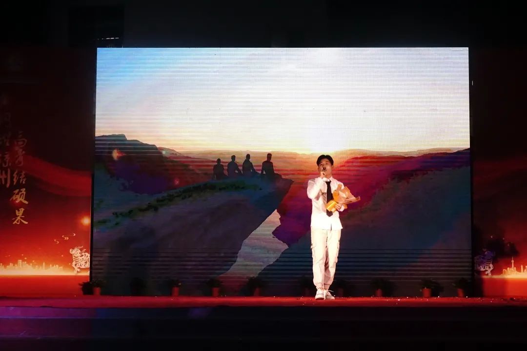 【校園新聞】青春逢盛世 起航在黃岡——?？邳S岡金盤(pán)高級(jí)中學(xué)2022椰海校區(qū)元旦晚會(huì)